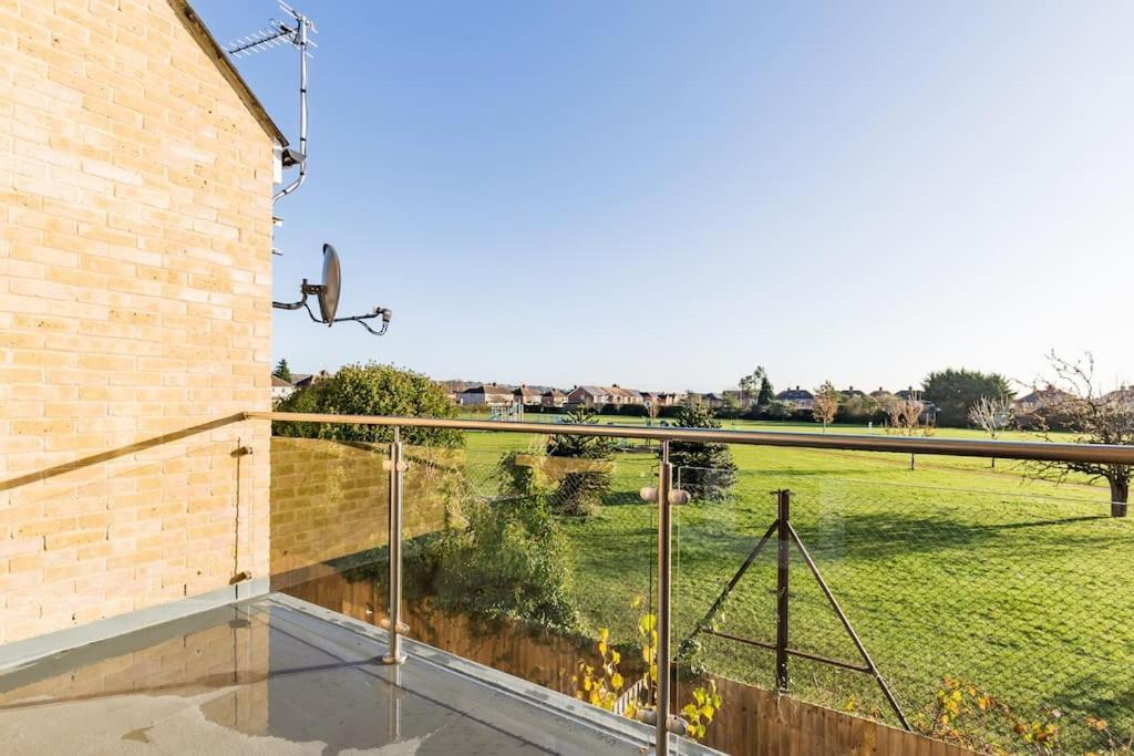 Tm - Rana Court 1 Bedroom Apartment With Balcony Oxford Exterior photo